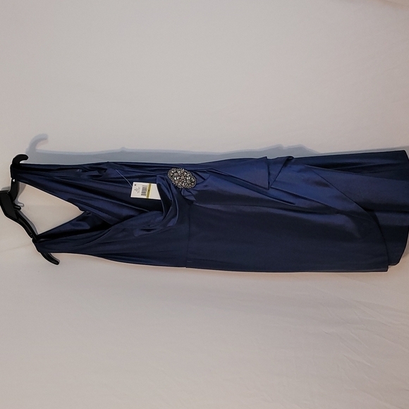 SLNY Petite Cocktail or Holiday Dress - Picture 13 of 14